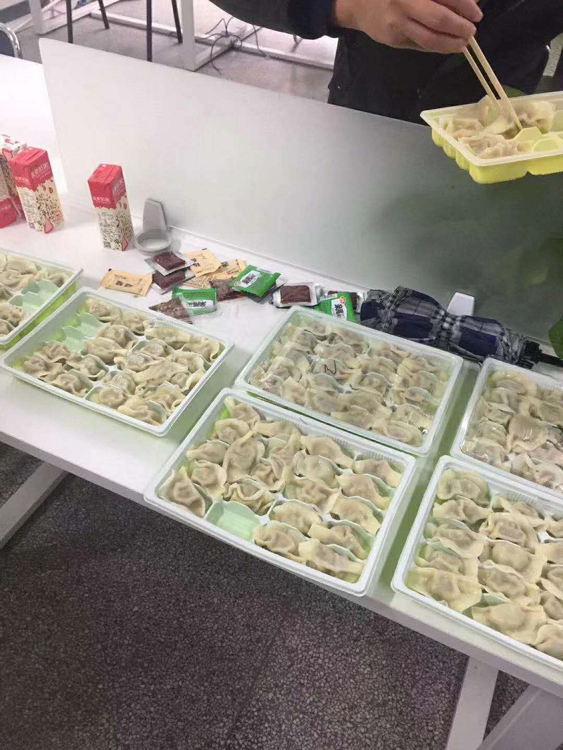 今日冬至，啟邁給全體員工送溫暖